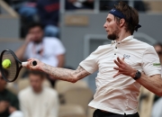 开云体育官网-包含法网险胜拉沃尔杯，辛纳关键制胜的词条