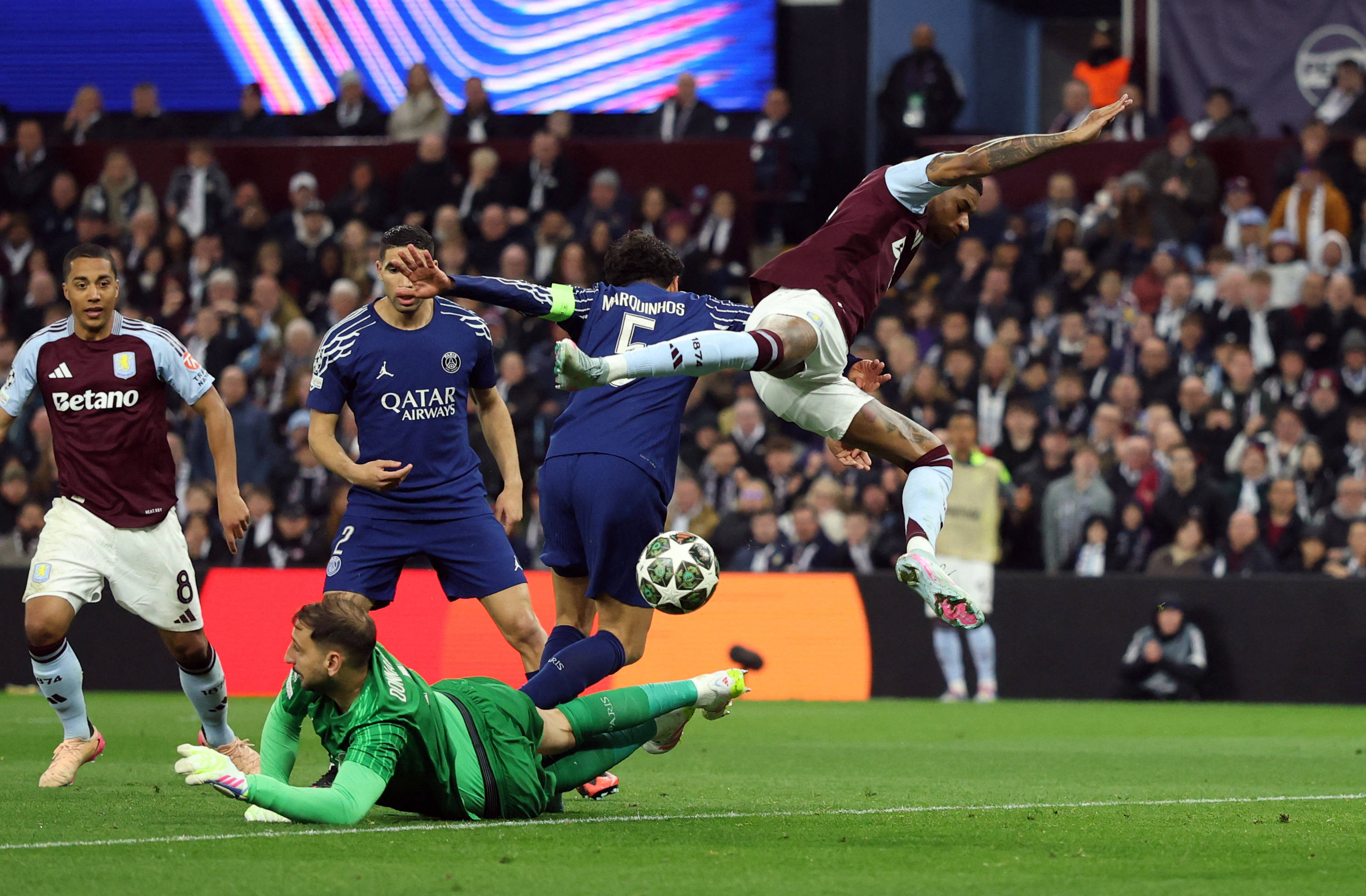 包含巴萨击败费内巴切,晋级欧冠四强的词条 包含巴萨击败费内巴切,晋级欧冠四强的词条