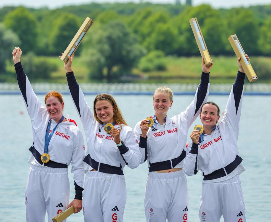 新西兰赛艇运动员精湛技艺,夺冠庆祝 新西兰赛艇运动员精湛技艺,夺冠庆祝