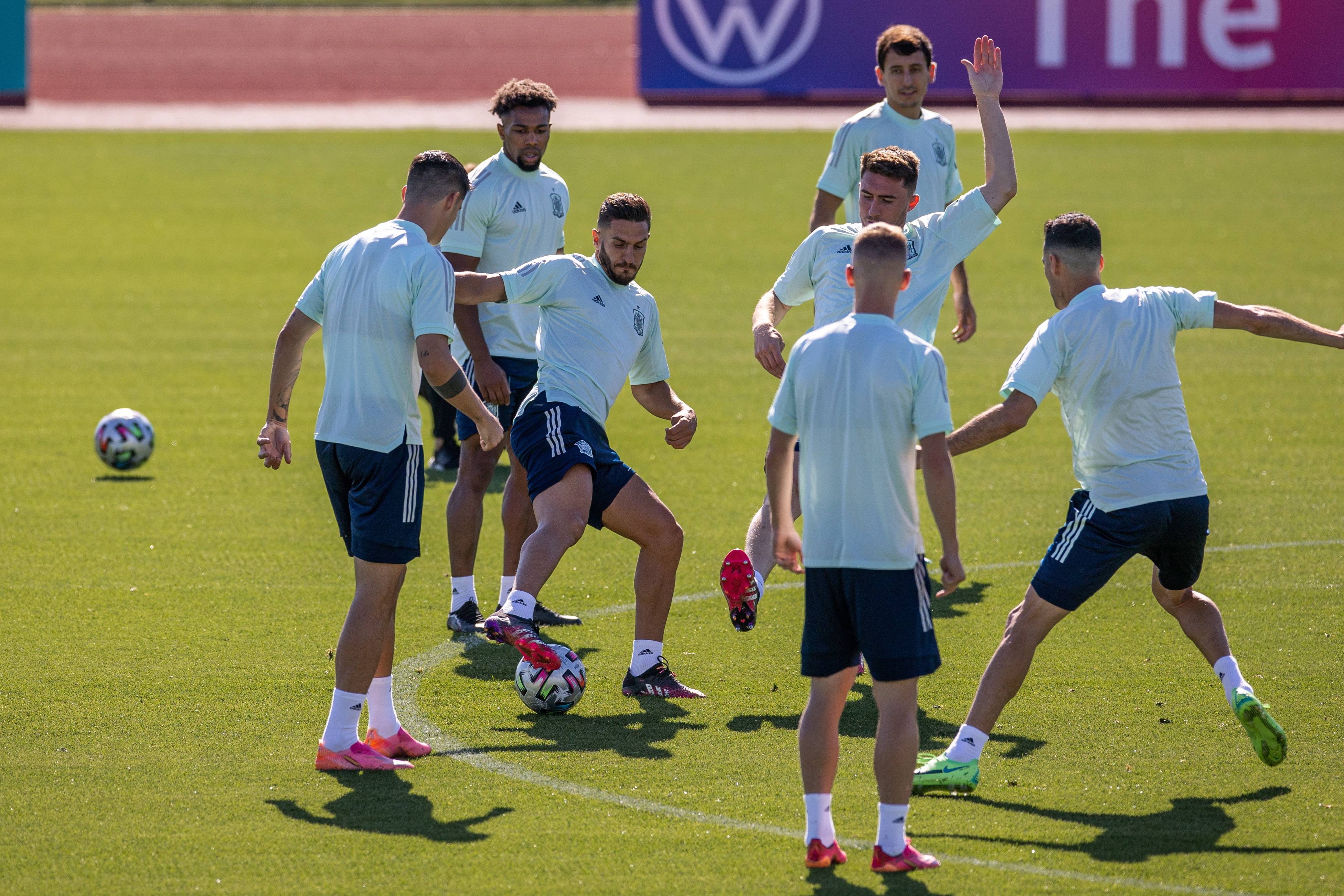 西班牙球员集中训练，备战热身赛