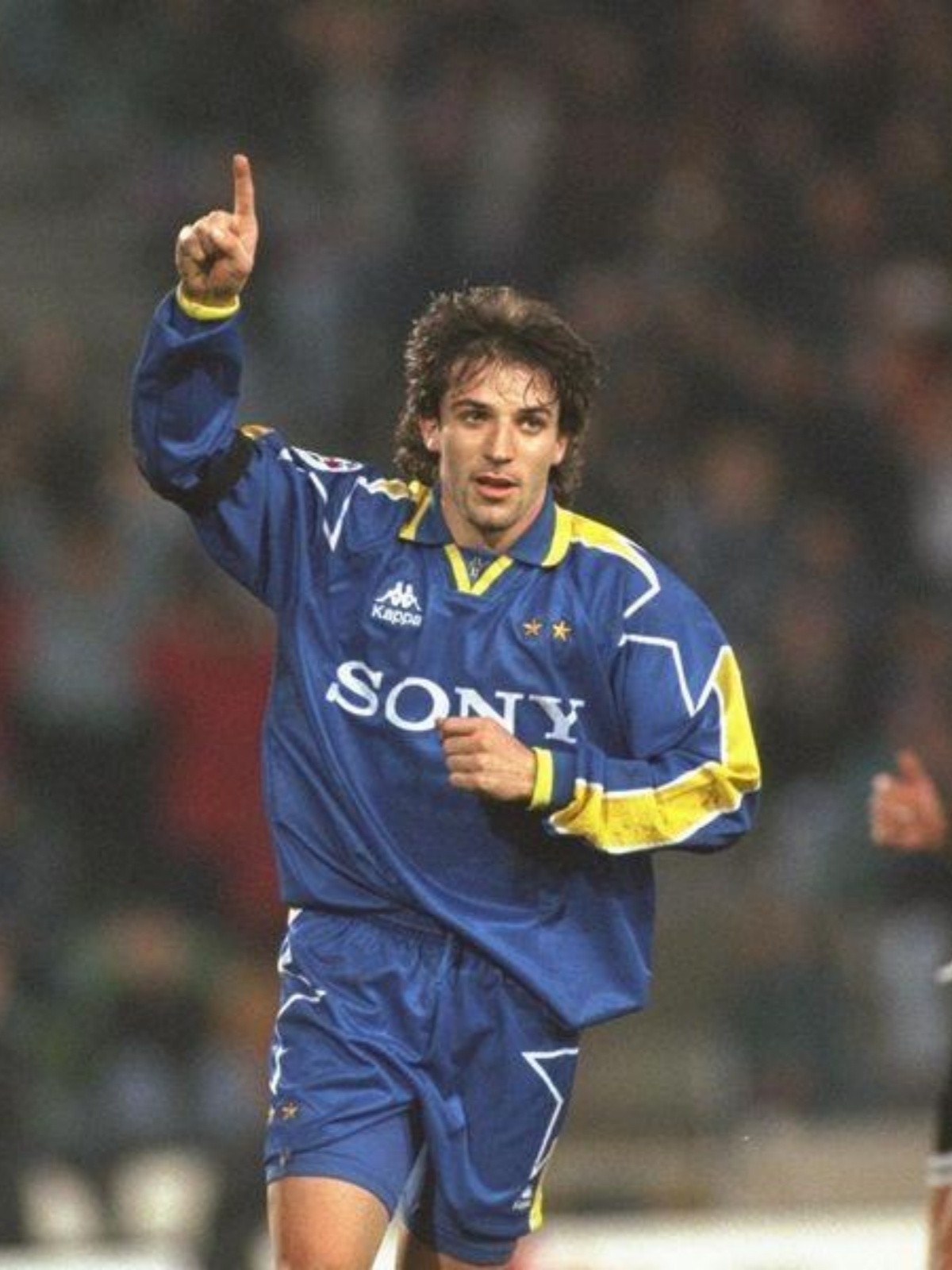 关于意大利足球风云变幻，传奇球星耀眼登场的信息