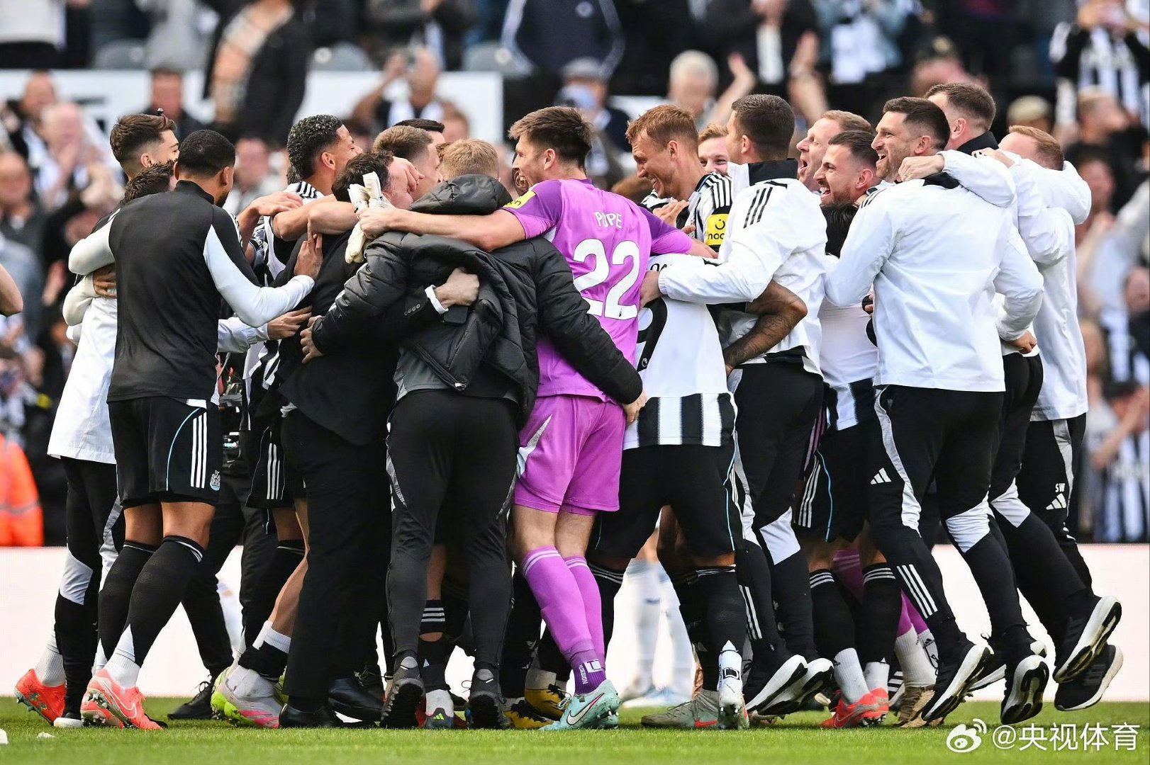 欧预赛比赛场面火爆，球迷热情无限的简单介绍