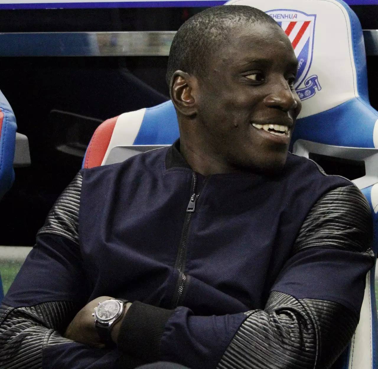 汉堡球迷呼吁球队提振士气，全力冲刺联赛榜首