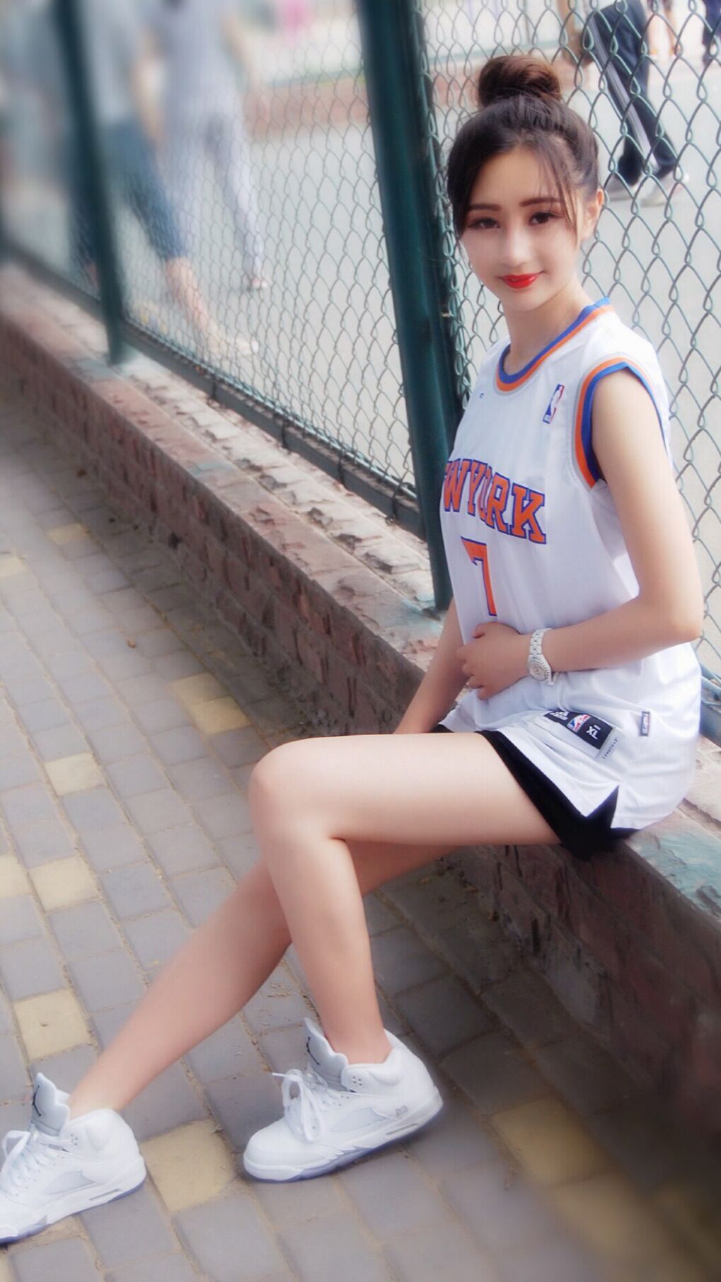 跨洋巅峰对决，快船压哨绝杀新疆队，东决级焦点战燃爆全球